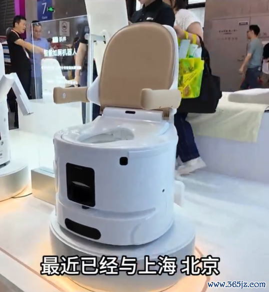 售价近3万！国内首款如厕机器东谈主落地：可自动寻东谈主排污 无需手动擦抹 